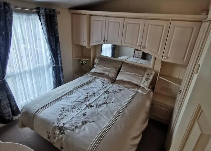 Wonderful 2 Bedroom Mobile Home